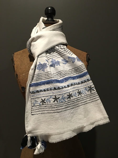 Handwoven kantha scarf with flower motifs
